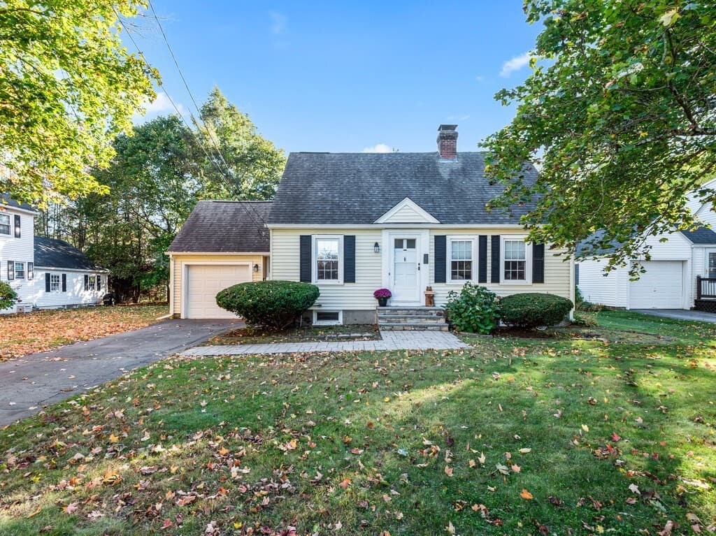 Single Family Residence at 1 Benjamin Rd, Worcester MA 01602, photo 3 of 41
