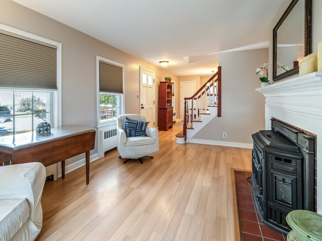 Single Family Residence at 1 Benjamin Rd, Worcester MA 01602, photo 14 of 41
