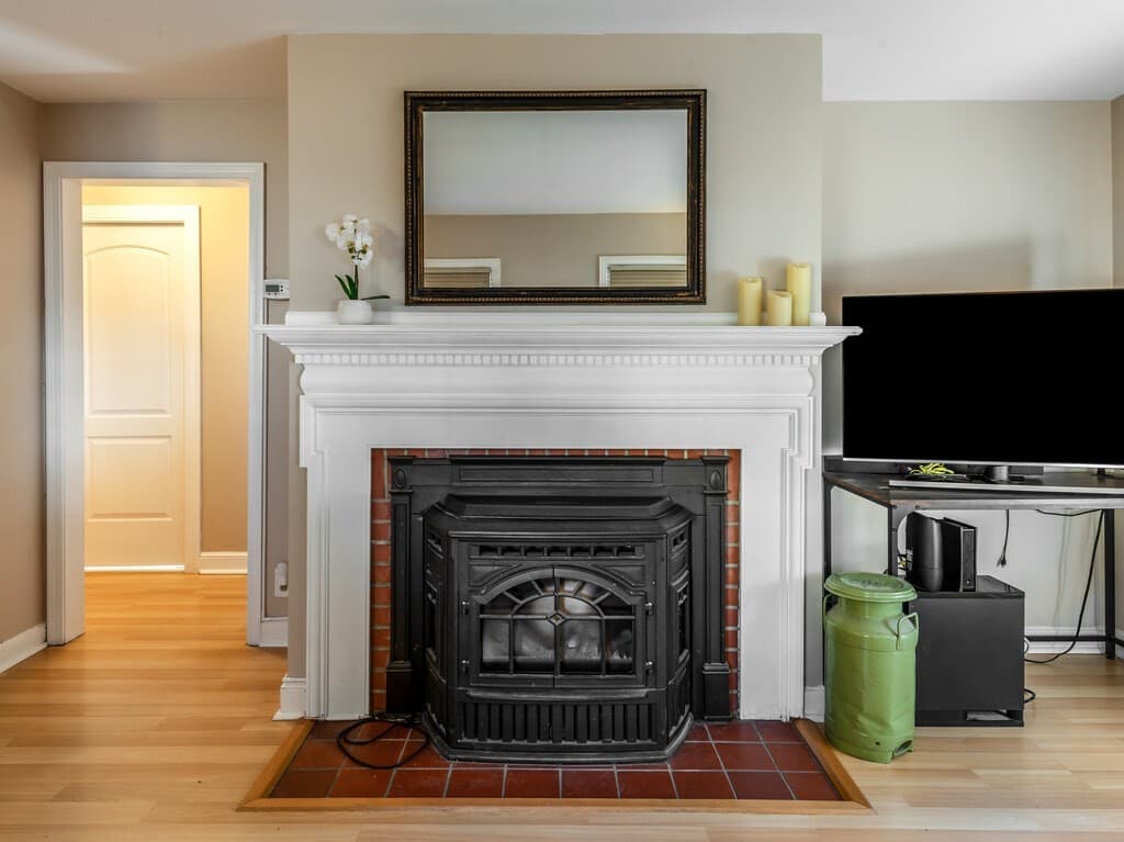Single Family Residence at 1 Benjamin Rd, Worcester MA 01602, photo 15 of 41