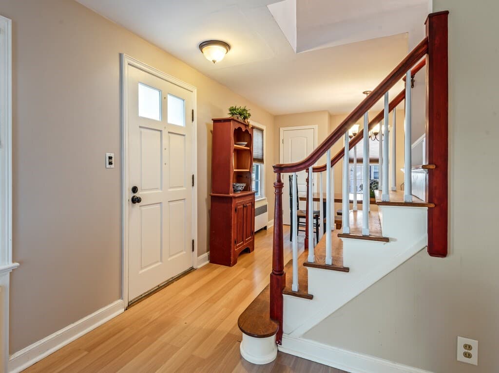 Single Family Residence at 1 Benjamin Rd, Worcester MA 01602, photo 11 of 41