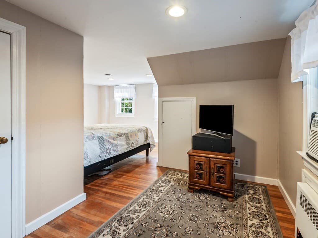 Single Family Residence at 1 Benjamin Rd, Worcester MA 01602, photo 29 of 41