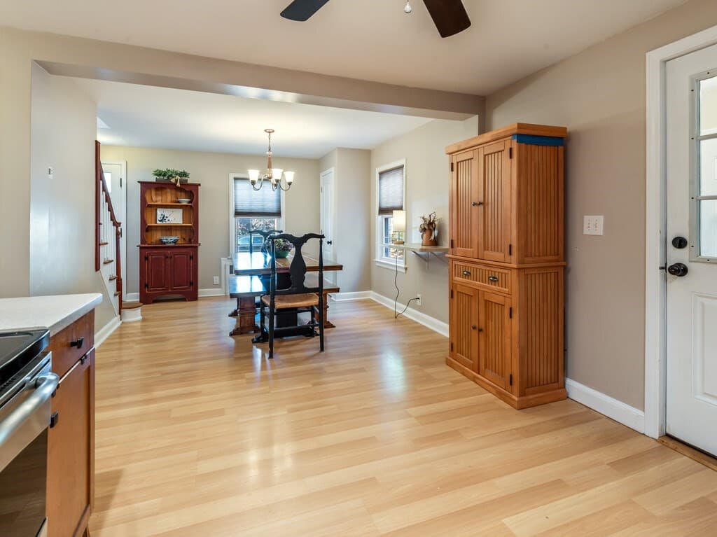 Single Family Residence at 1 Benjamin Rd, Worcester MA 01602, photo 8 of 41