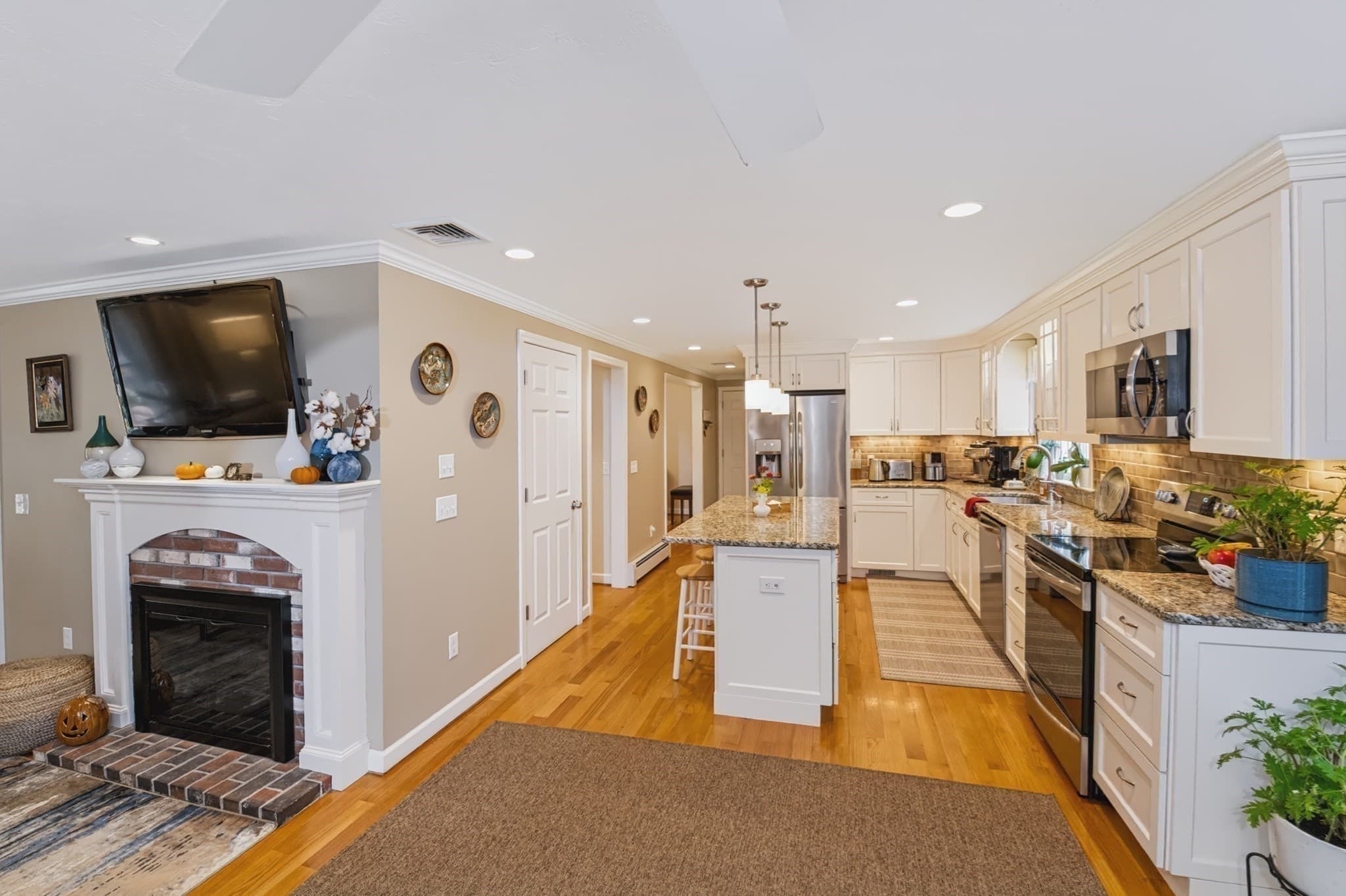 Single Family Residence at 44 Clark Rd, Sturbridge MA 01518, photo 8 of 42