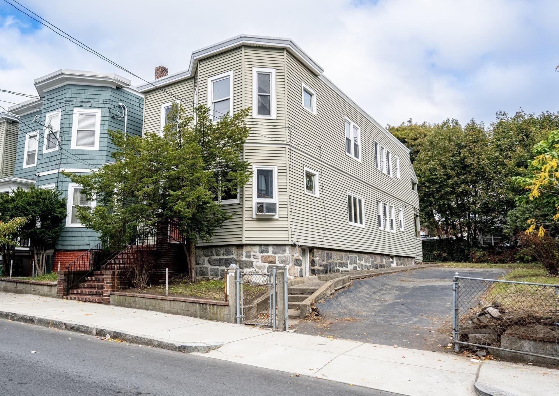 52 Watts St, Chelsea MA 02150