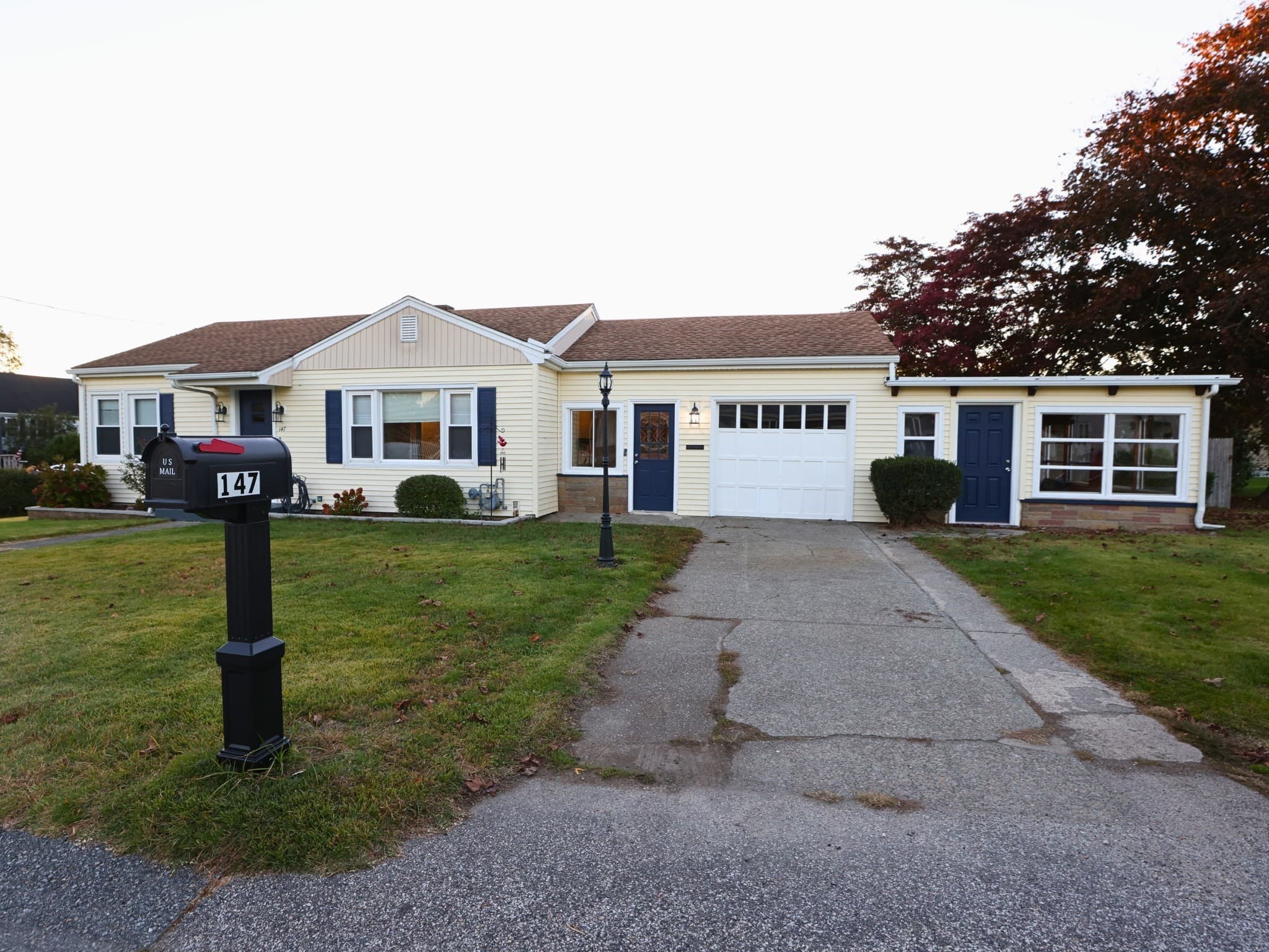 Single Family Residence at 147 Dellawanda Rd, Swansea MA 02777, photo 2 of 20