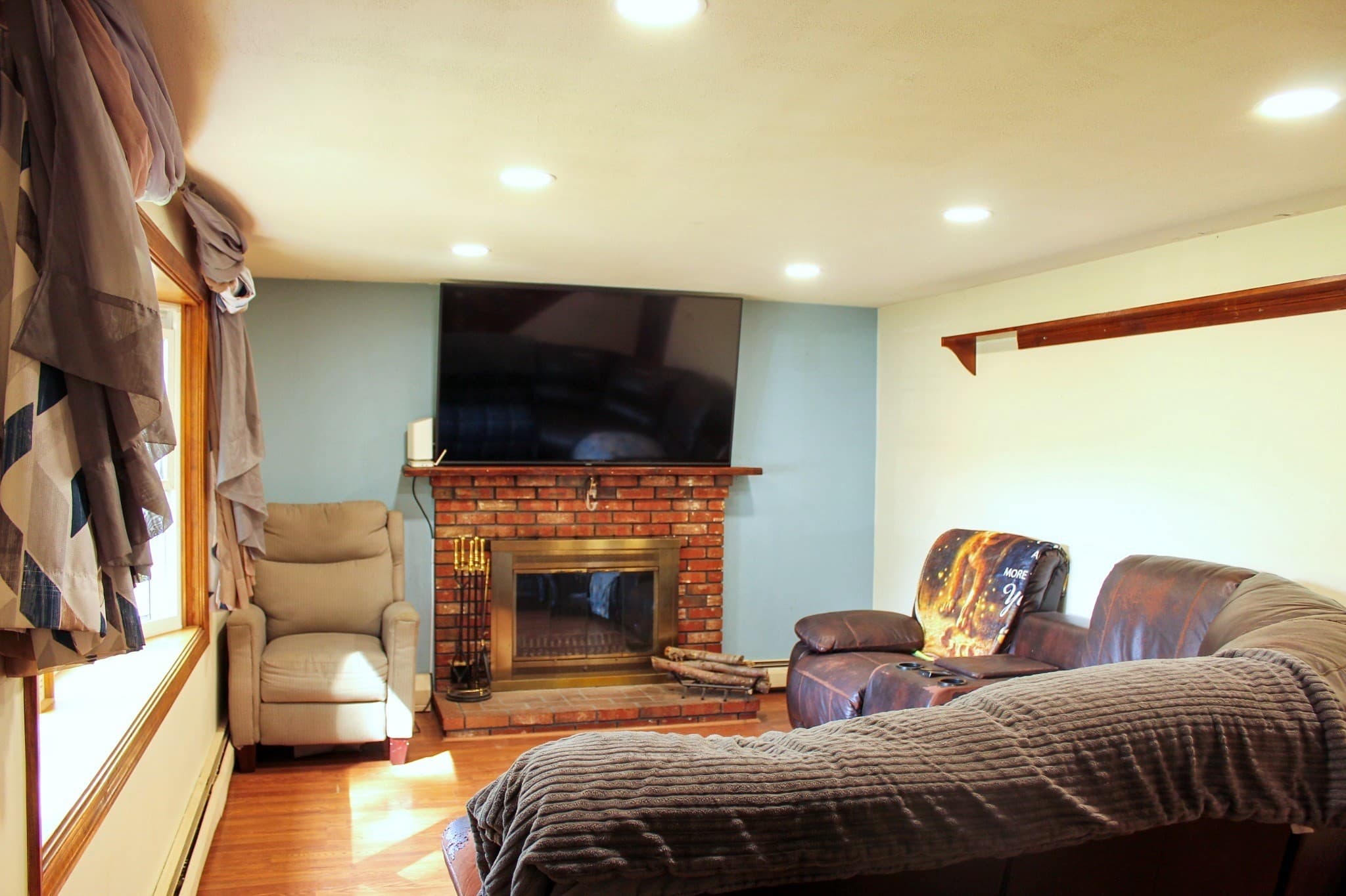 Single Family Residence at 165 Fremont St, Taunton MA 02780, photo 2 of 4