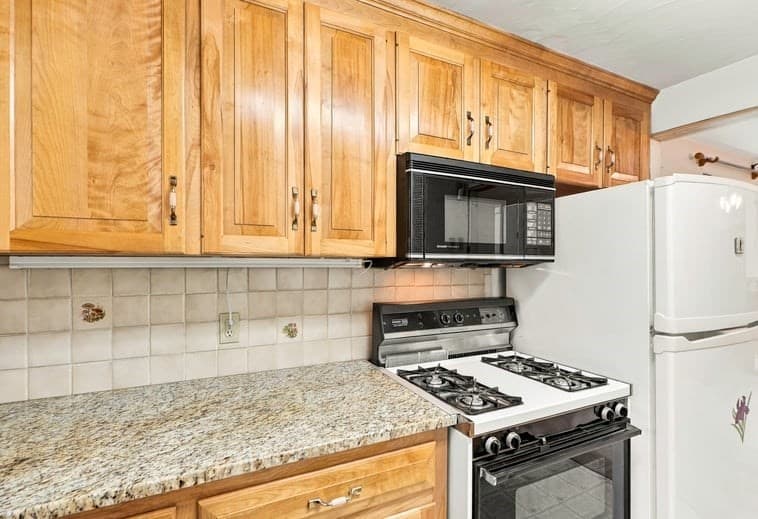Single Family Residence at 23 Gertrude St, Uxbridge MA 01569, photo 7 of 38