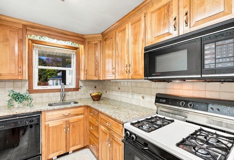 Single Family Residence at 23 Gertrude St, Uxbridge MA 01569, photo 3 of 38