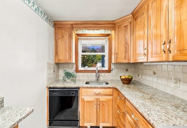 Single Family Residence at 23 Gertrude St, Uxbridge MA 01569, photo 5 of 38