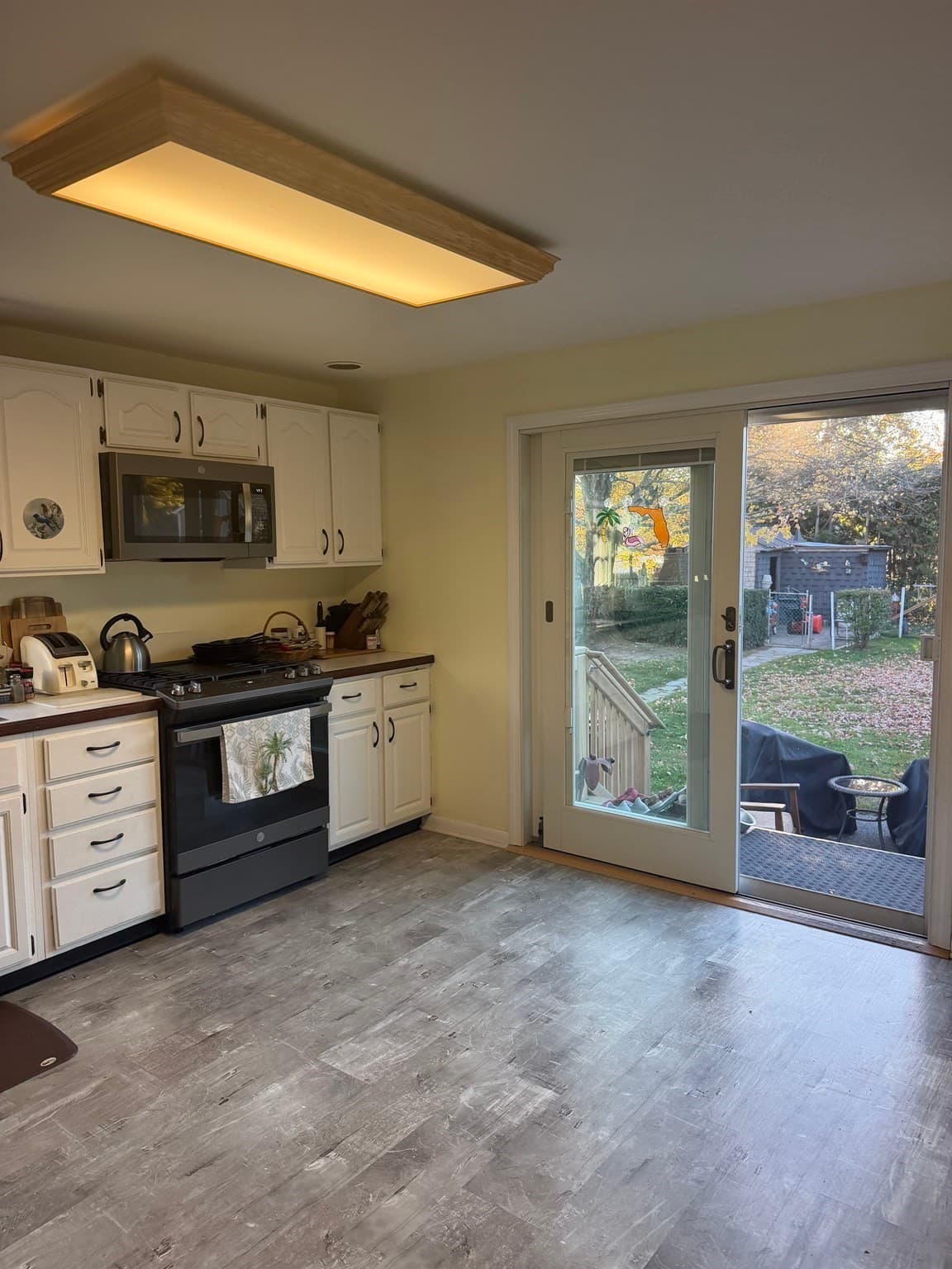 Single Family Residence at 25 Rabideau Drive, Easthampton MA 01027, photo 3 of 23