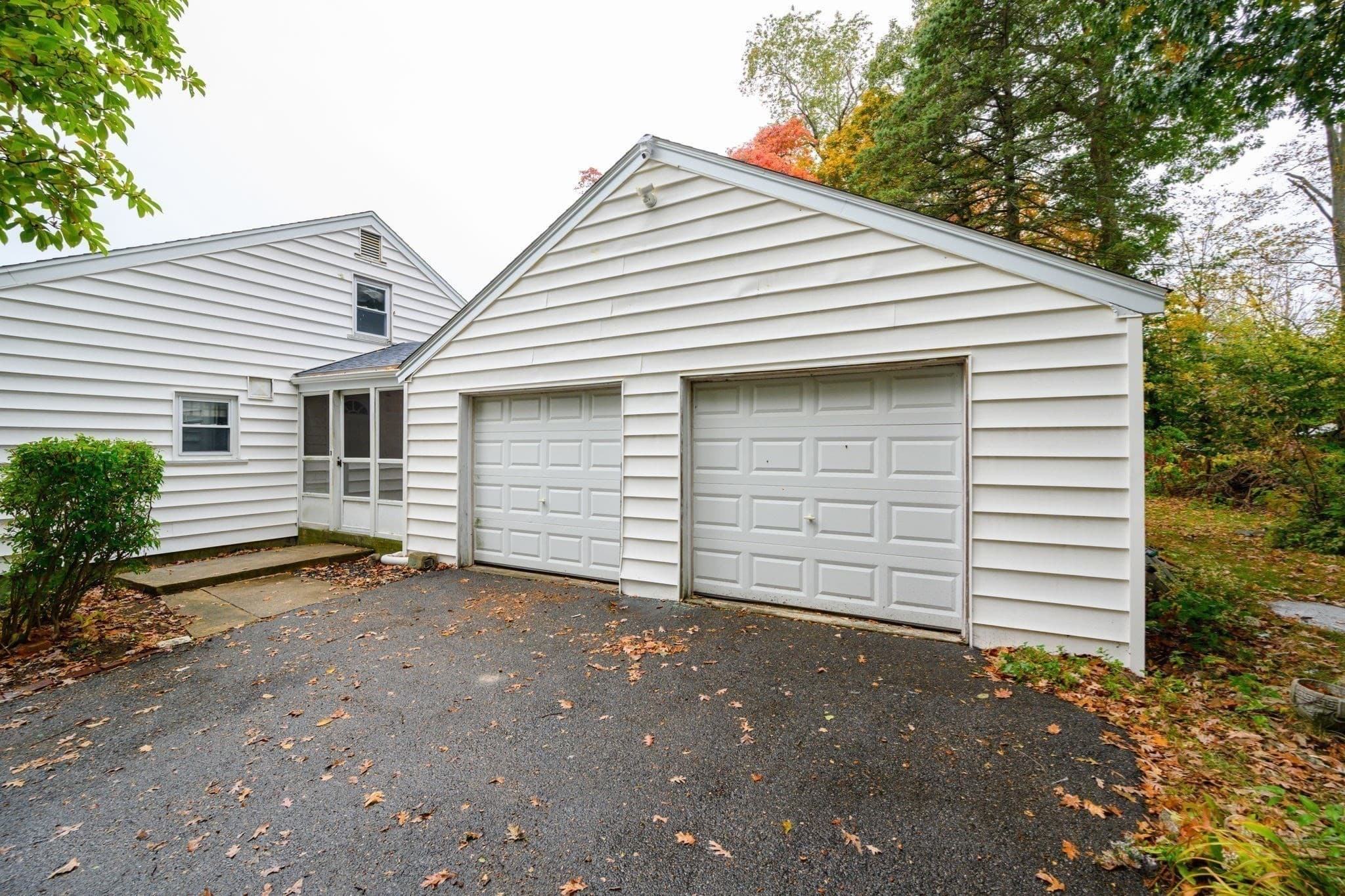 Single Family Residence at 627 Temple St, Whitman MA 02382, photo 6 of 26