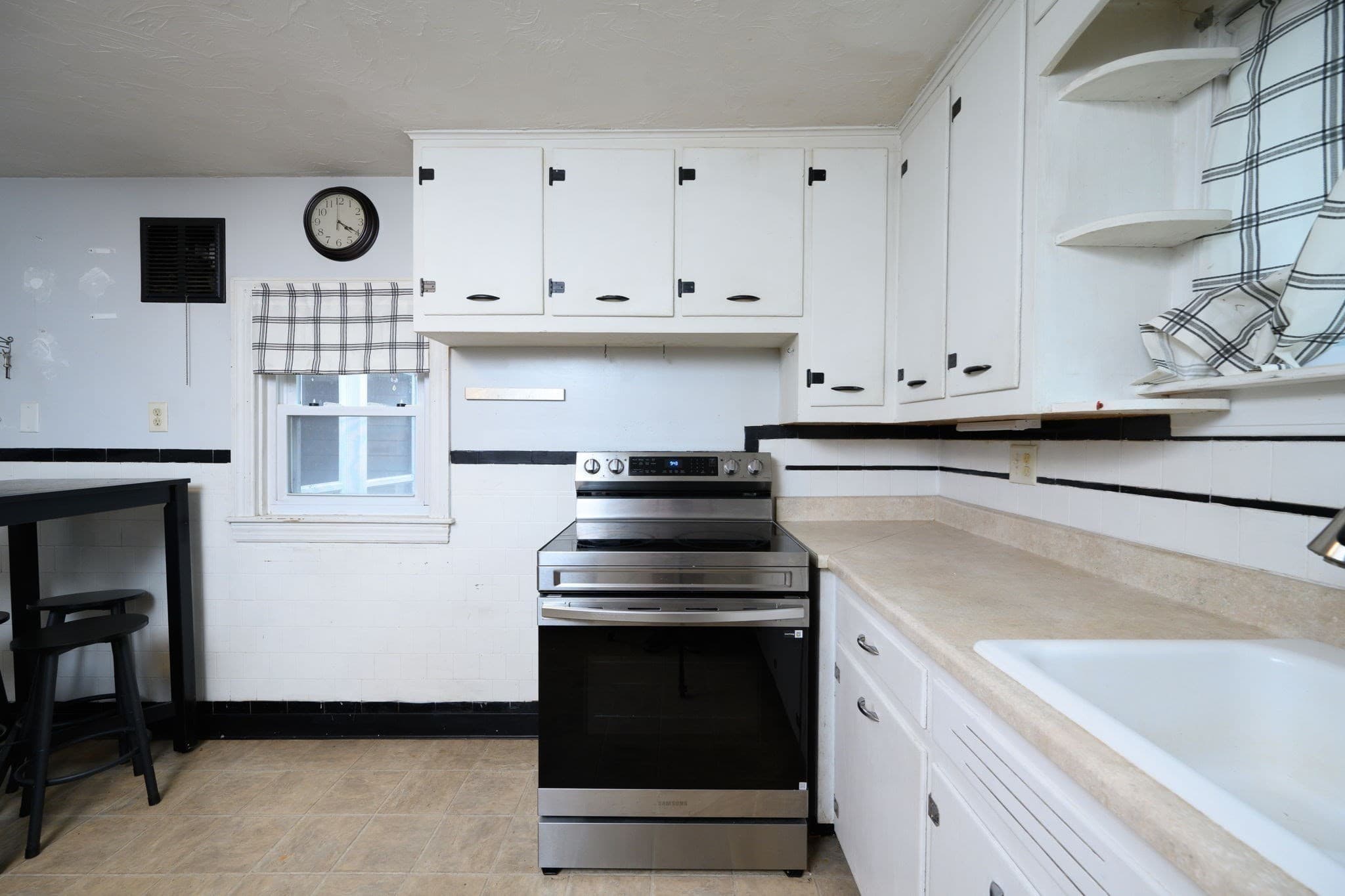 Single Family Residence at 627 Temple St, Whitman MA 02382, photo 9 of 26