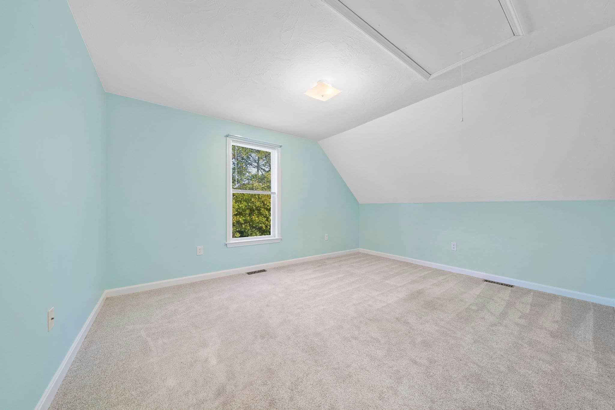 Single Family Residence at 11 Doris Dr., Weymouth MA 02191, photo 13 of 37