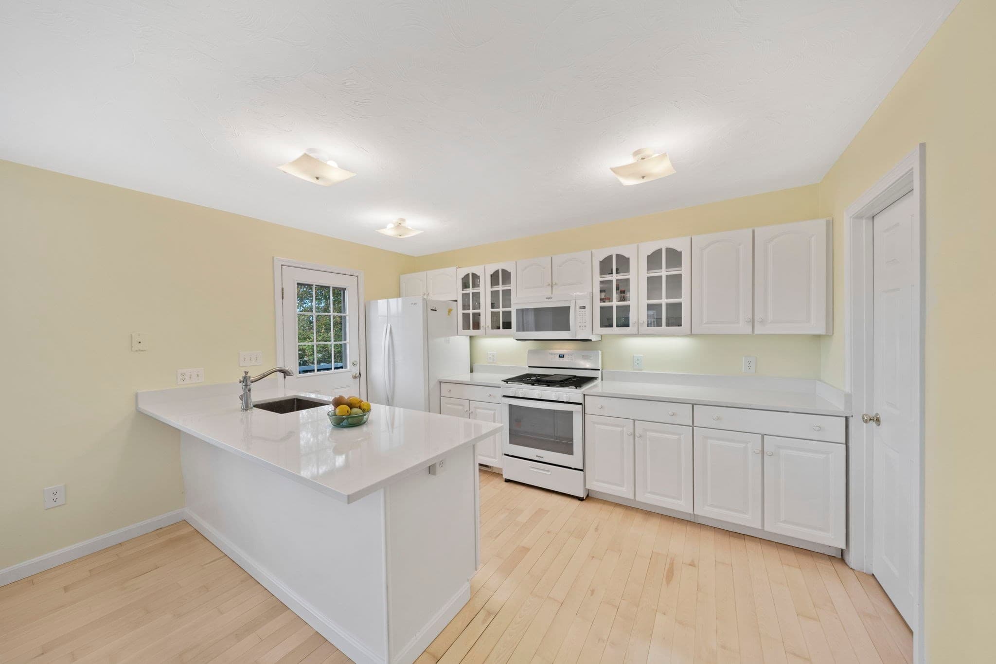 Single Family Residence at 11 Doris Dr., Weymouth MA 02191, photo 4 of 37