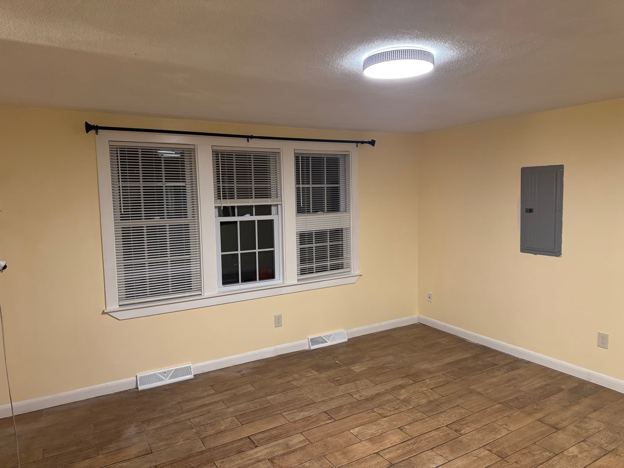 Single Family Residence at 1 Sunnybrook Ln, Canton MA 02021, photo 5 of 15