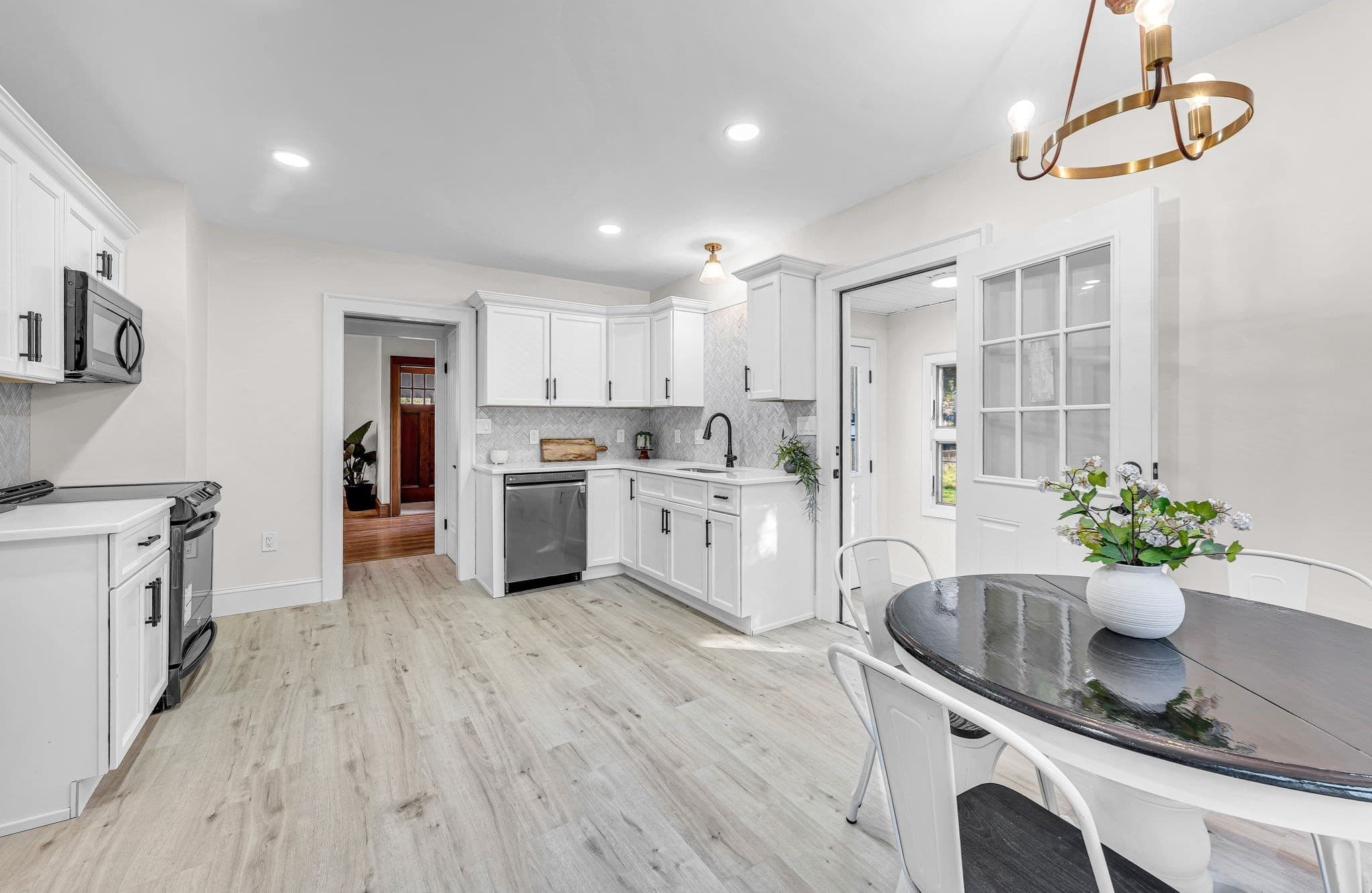 Single Family Residence at 104 Eleanor Road, Springfield MA 01108, photo 10 of 32