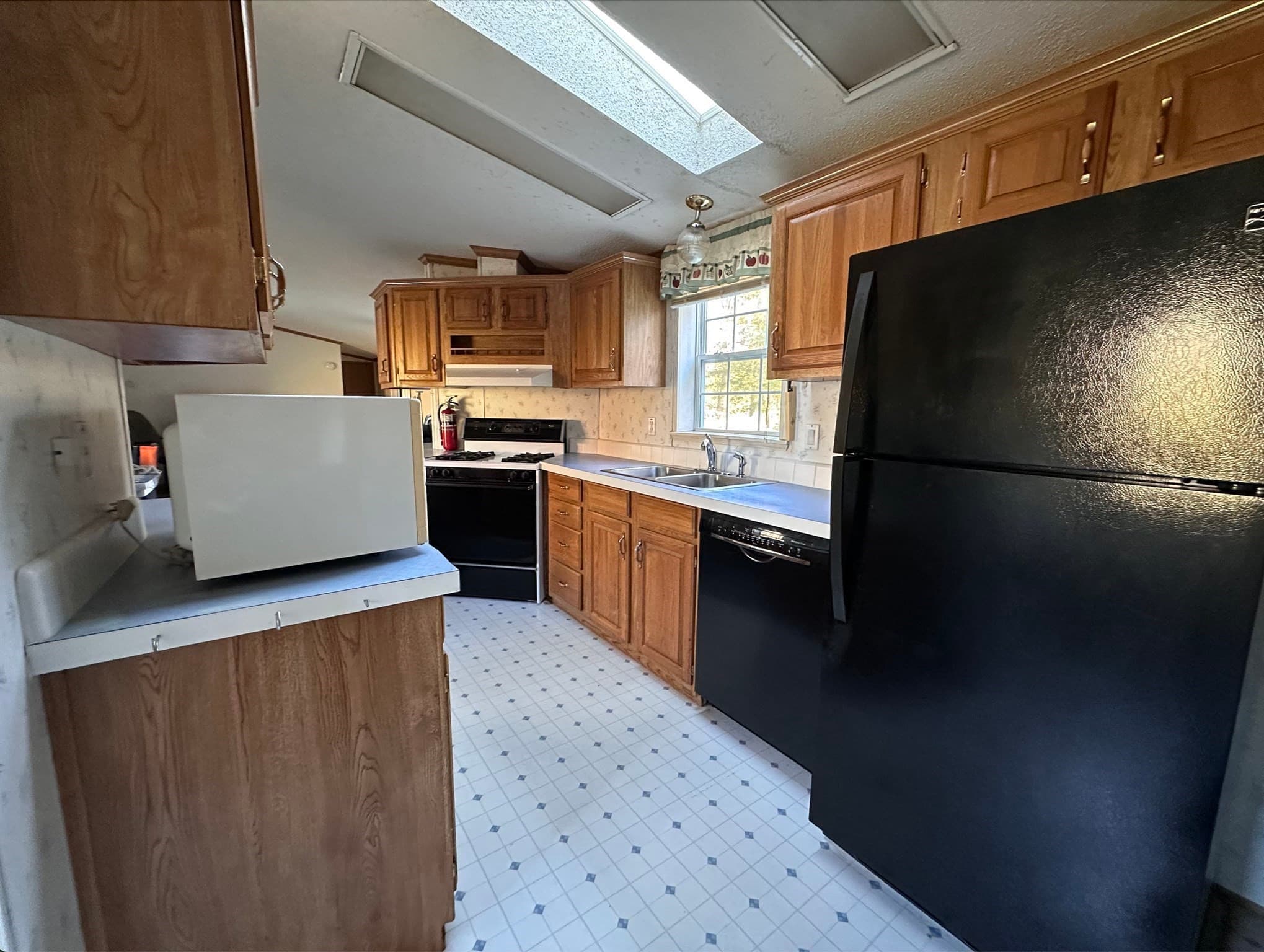 Mobile Home at 78 Whitney St, Gardner MA 01440, photo 3 of 15
