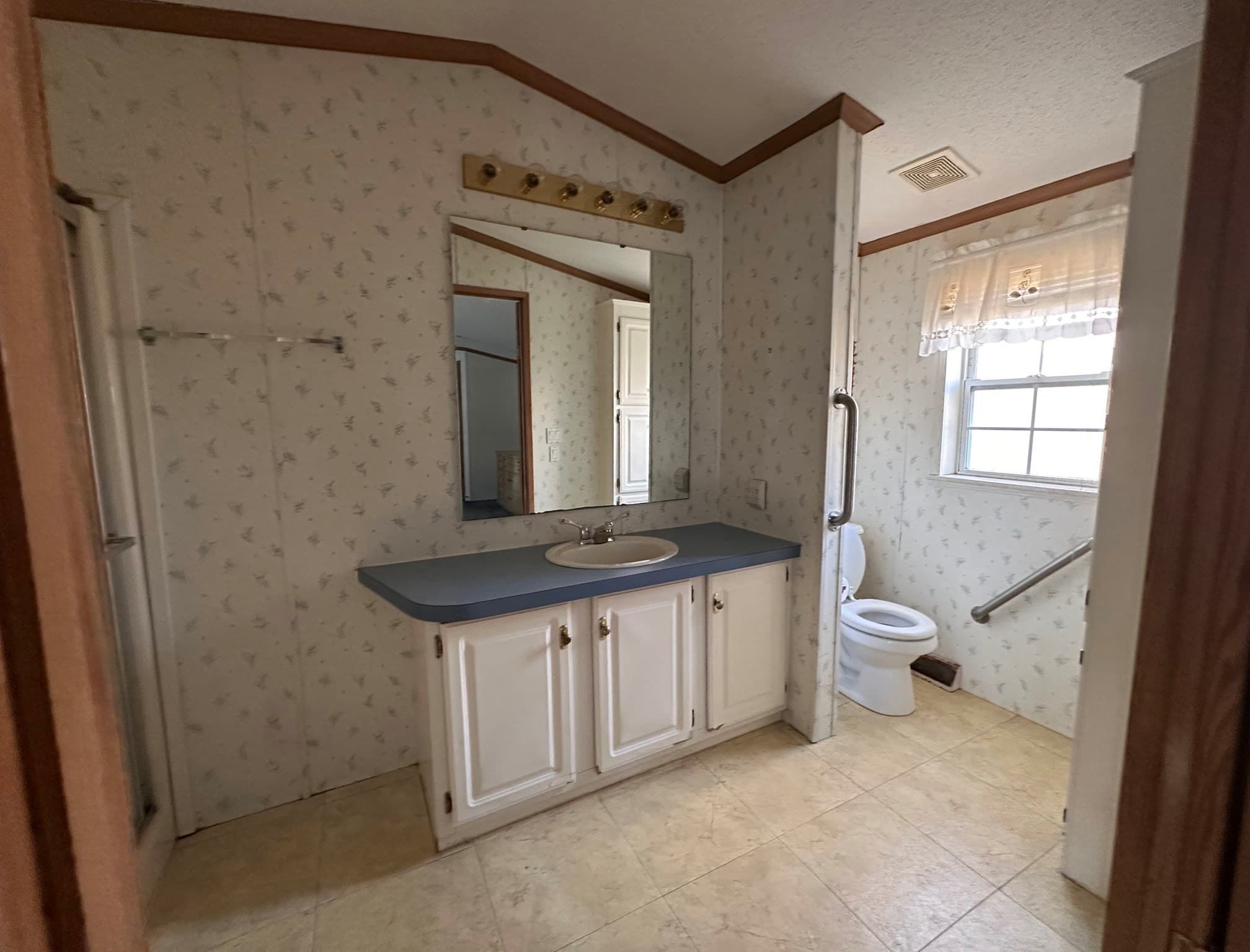 Mobile Home at 78 Whitney St, Gardner MA 01440, photo 9 of 15