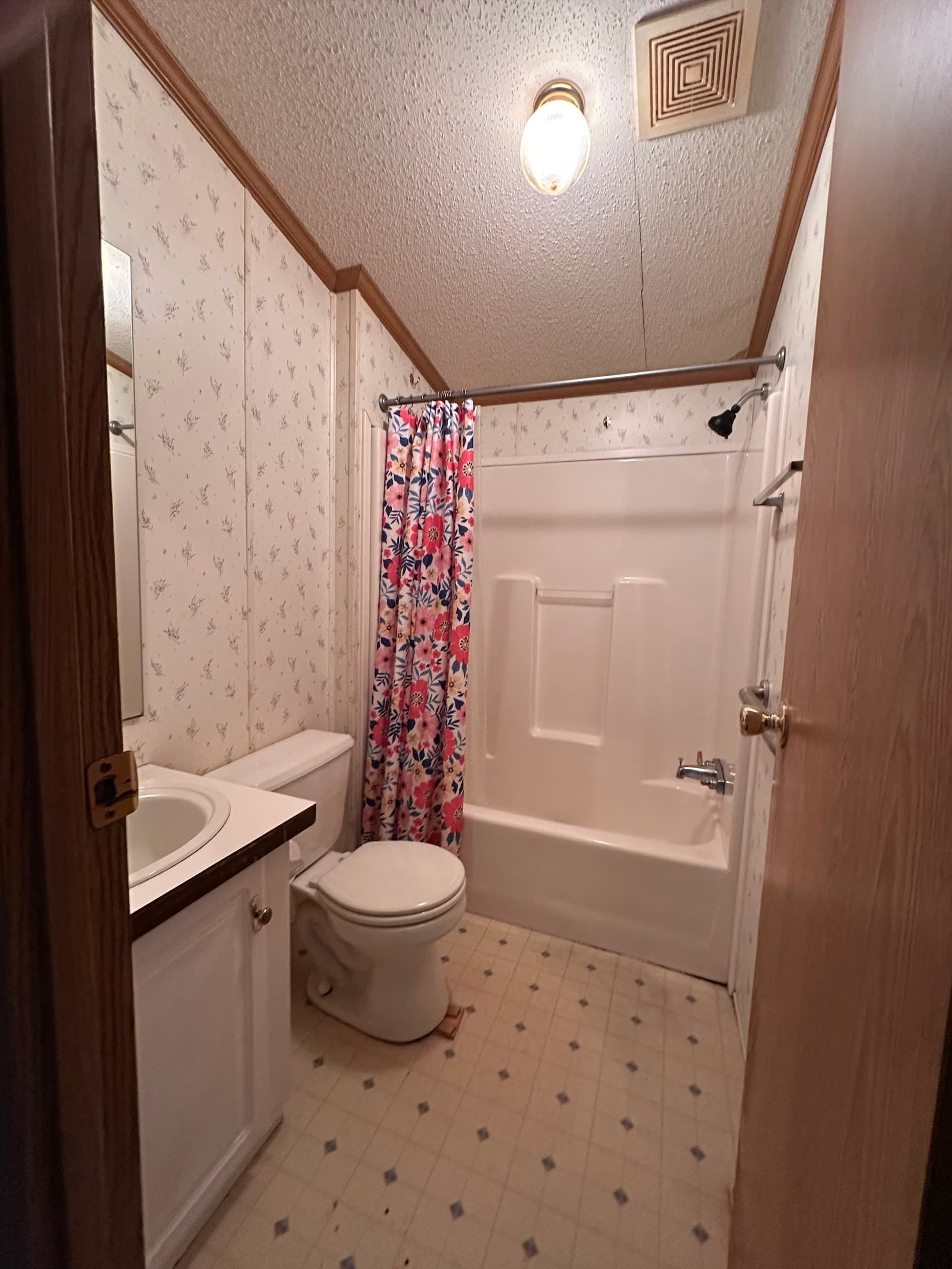 Mobile Home at 78 Whitney St, Gardner MA 01440, photo 8 of 15