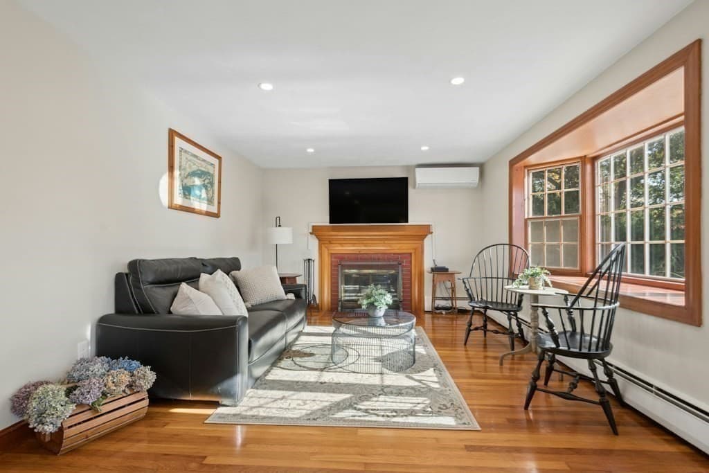 Single Family Residence at 218 Myrtle St, Ashland MA 01721, photo 6 of 38