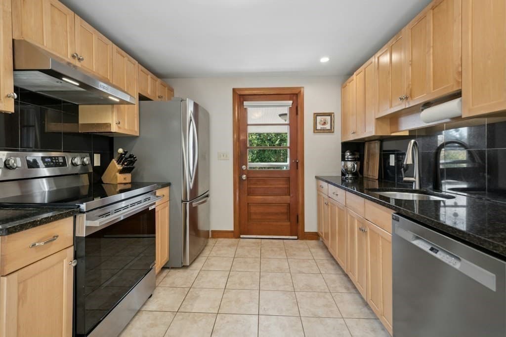 Single Family Residence at 218 Myrtle St, Ashland MA 01721, photo 7 of 38