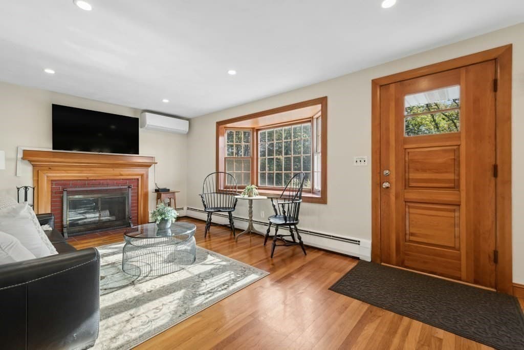 Single Family Residence at 218 Myrtle St, Ashland MA 01721, photo 5 of 38