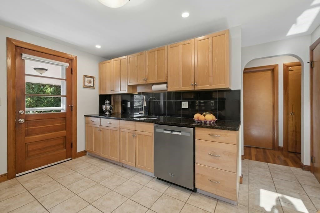 Single Family Residence at 218 Myrtle St, Ashland MA 01721, photo 9 of 38