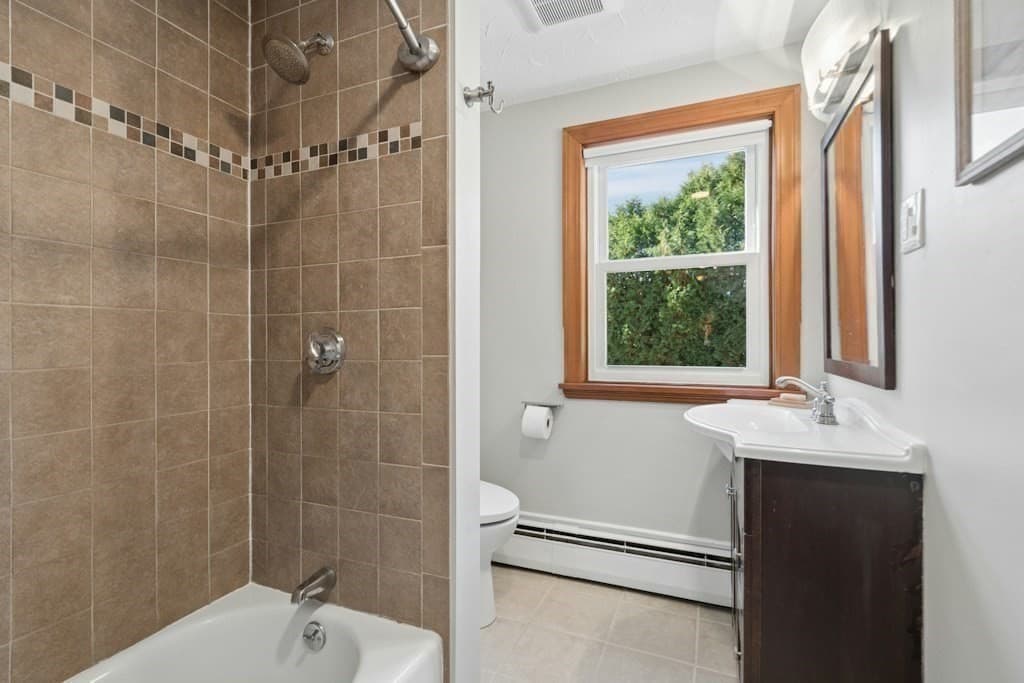 Single Family Residence at 218 Myrtle St, Ashland MA 01721, photo 4 of 38