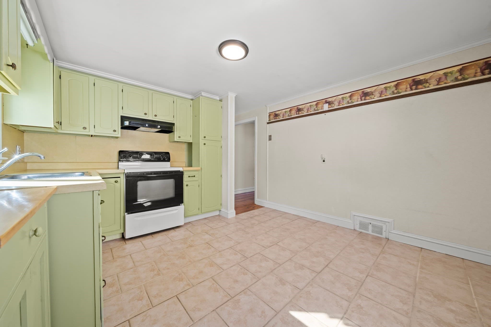 Single Family Residence at 74 Bowdoin Ave, Waltham MA 02451, photo 7 of 36