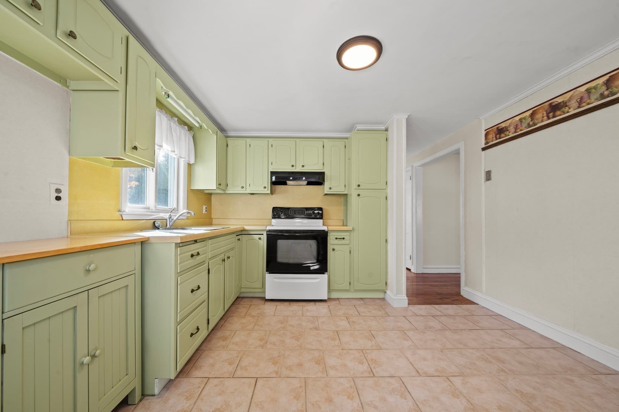 Single Family Residence at 74 Bowdoin Ave, Waltham MA 02451, photo 9 of 36