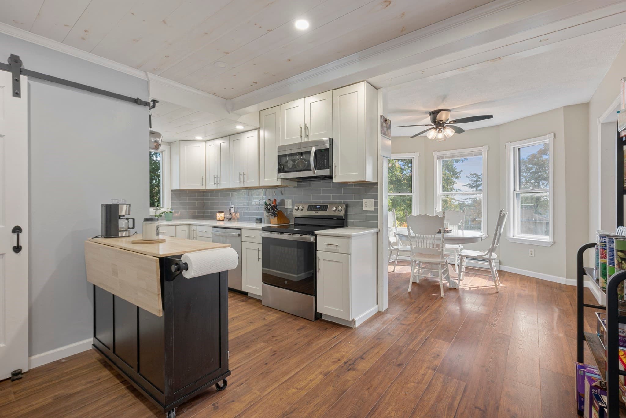 Single Family Residence at 19 Lexington Ave, Auburn MA 01501, photo 6 of 29