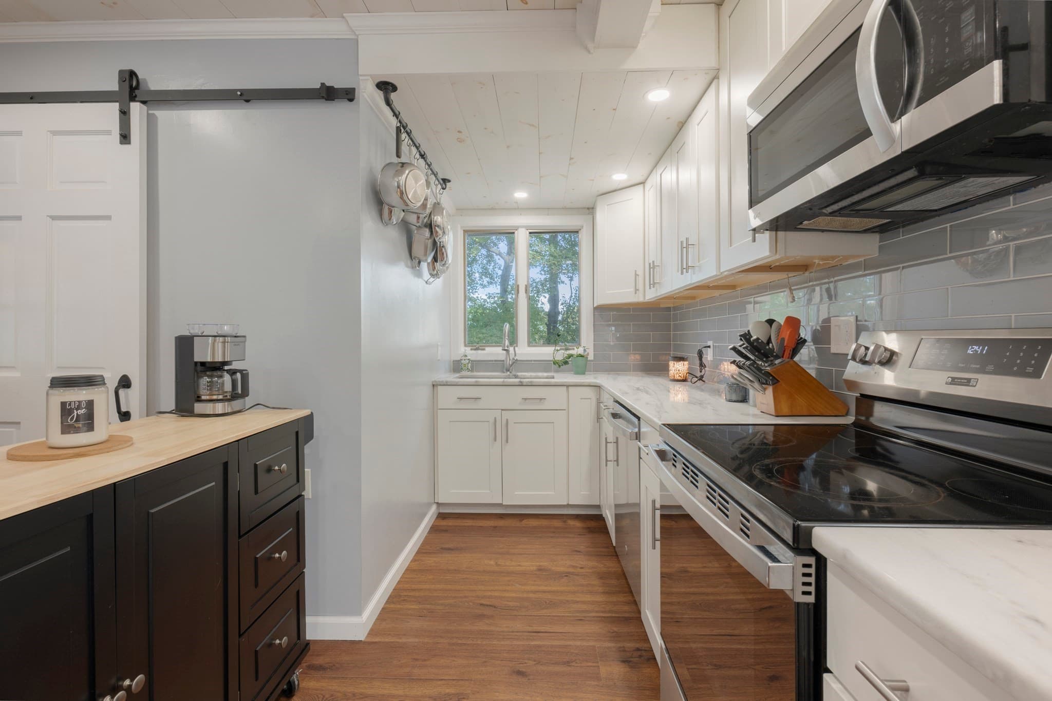 Single Family Residence at 19 Lexington Ave, Auburn MA 01501, photo 7 of 29