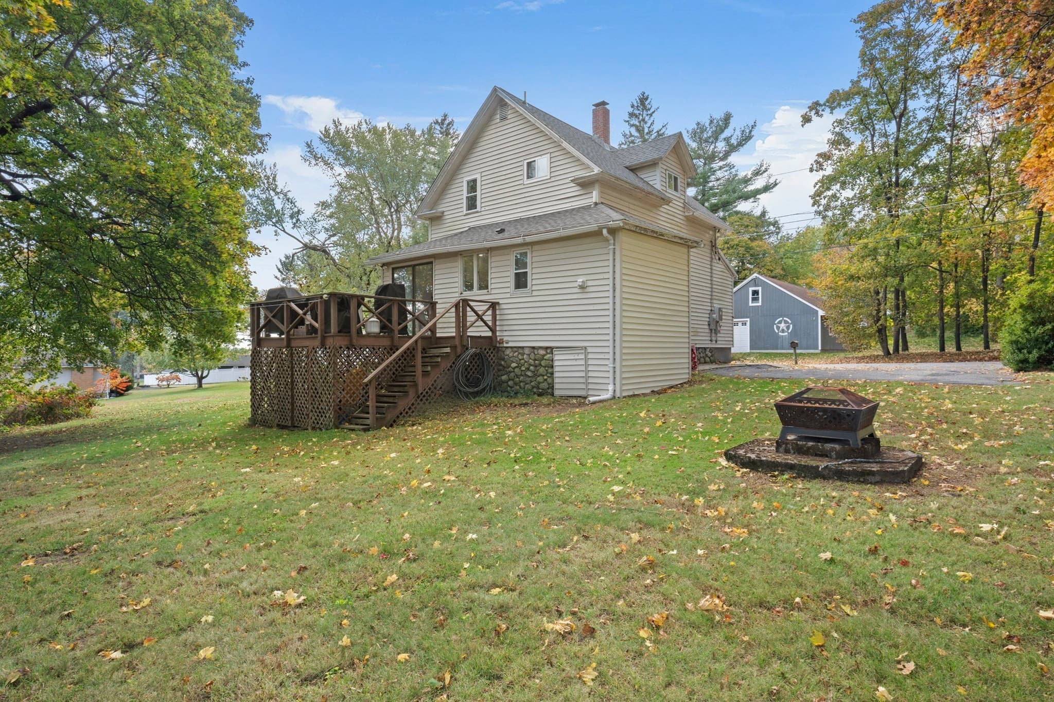 Single Family Residence at 19 Lexington Ave, Auburn MA 01501, photo 3 of 29