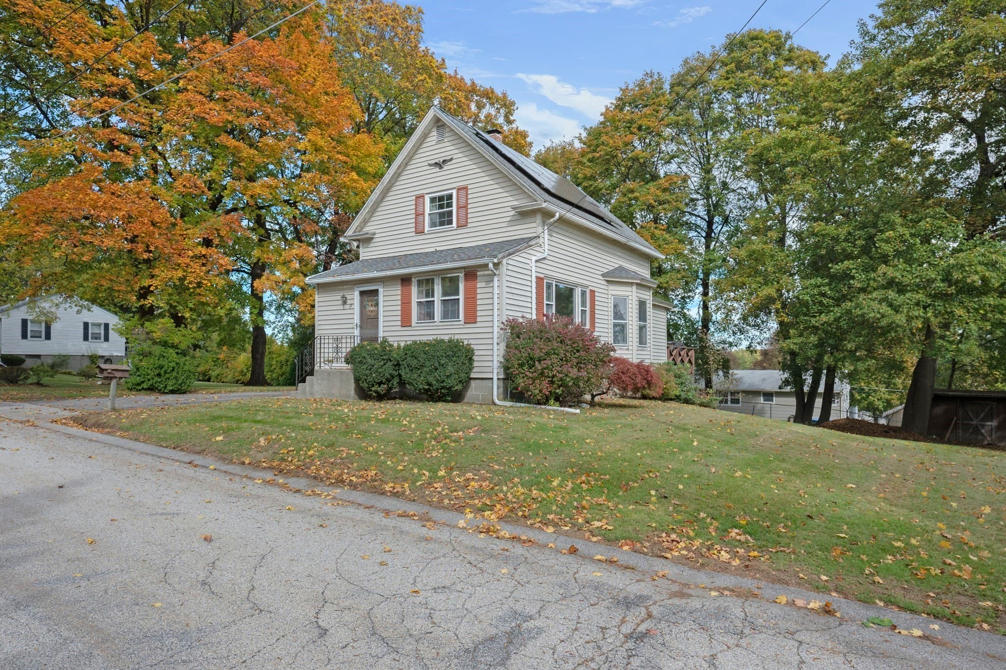 19 Lexington Ave, Auburn MA 01501