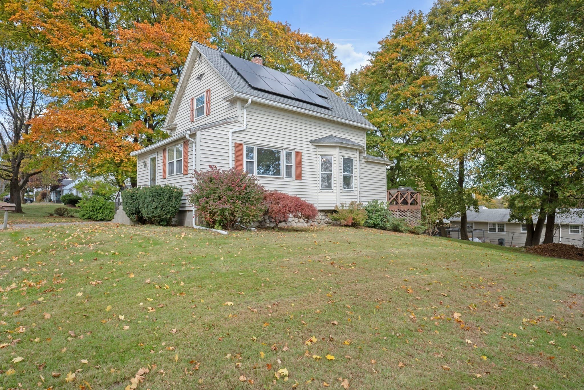 Single Family Residence at 19 Lexington Ave, Auburn MA 01501, photo 5 of 29