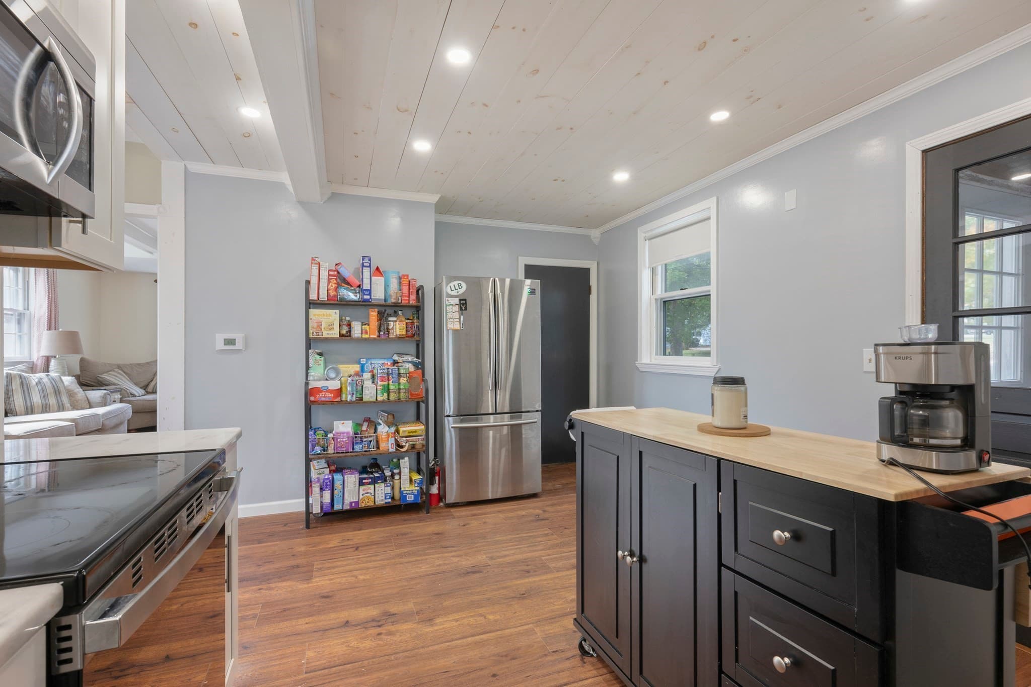 Single Family Residence at 19 Lexington Ave, Auburn MA 01501, photo 9 of 29