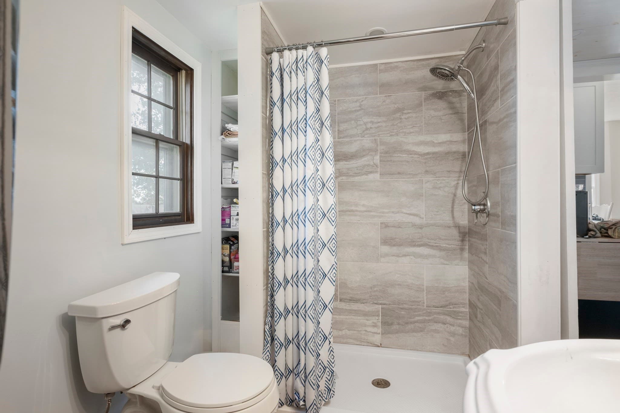 Single Family Residence at 19 Lexington Ave, Auburn MA 01501, photo 11 of 29