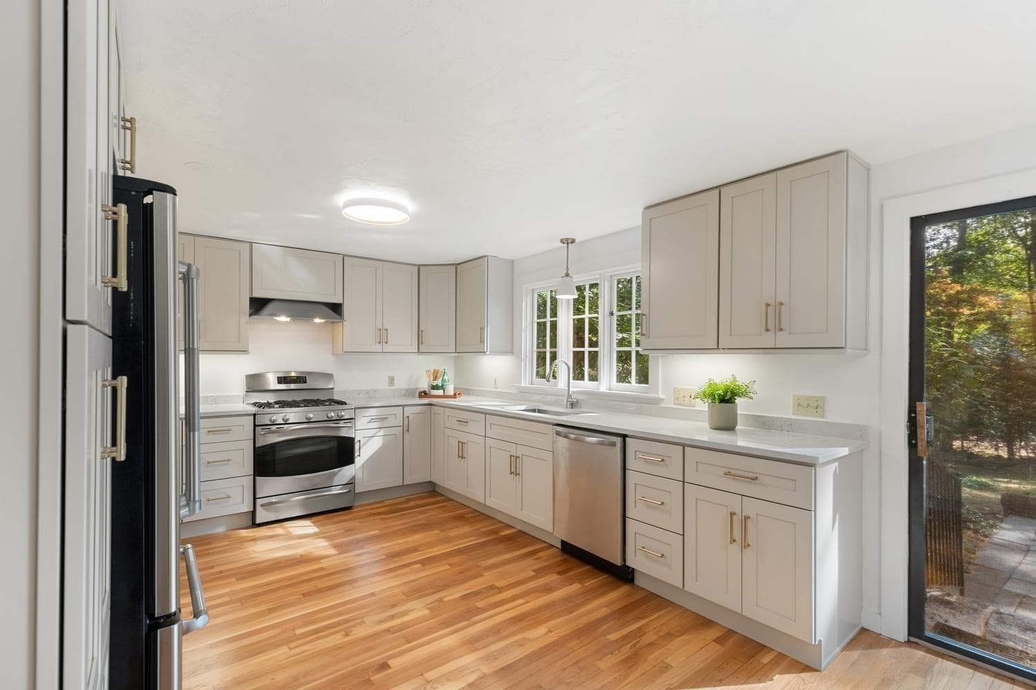 Single Family Residence at 119 Cross Ln, Beverly MA 01915, photo 14 of 37