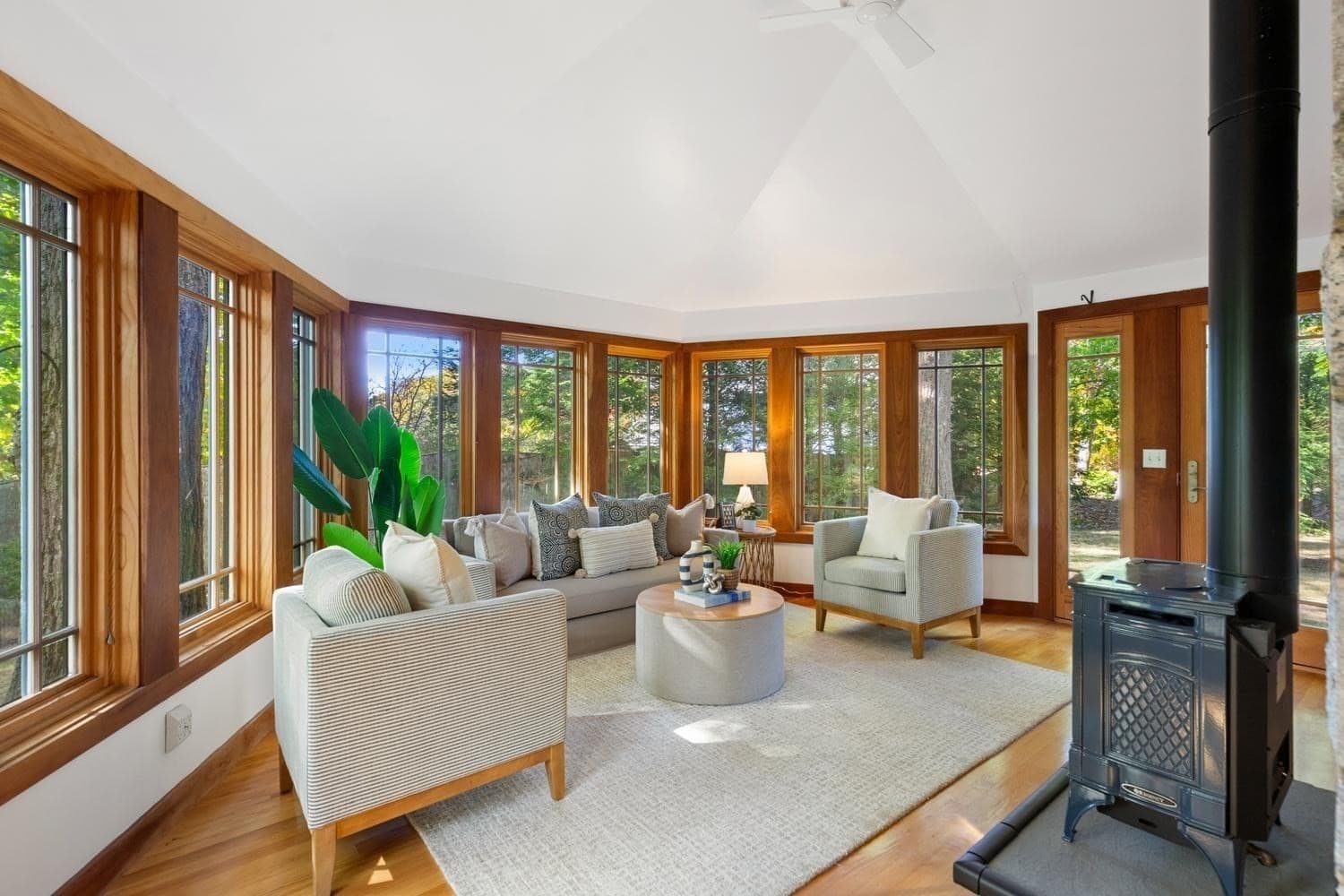 Single Family Residence at 119 Cross Ln, Beverly MA 01915, photo 4 of 37
