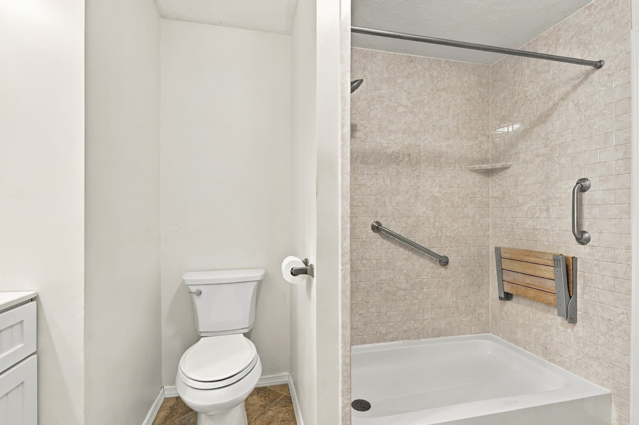 Condominium at 32 Frederick St # 6, Dracut MA 01826, photo 23 of 33