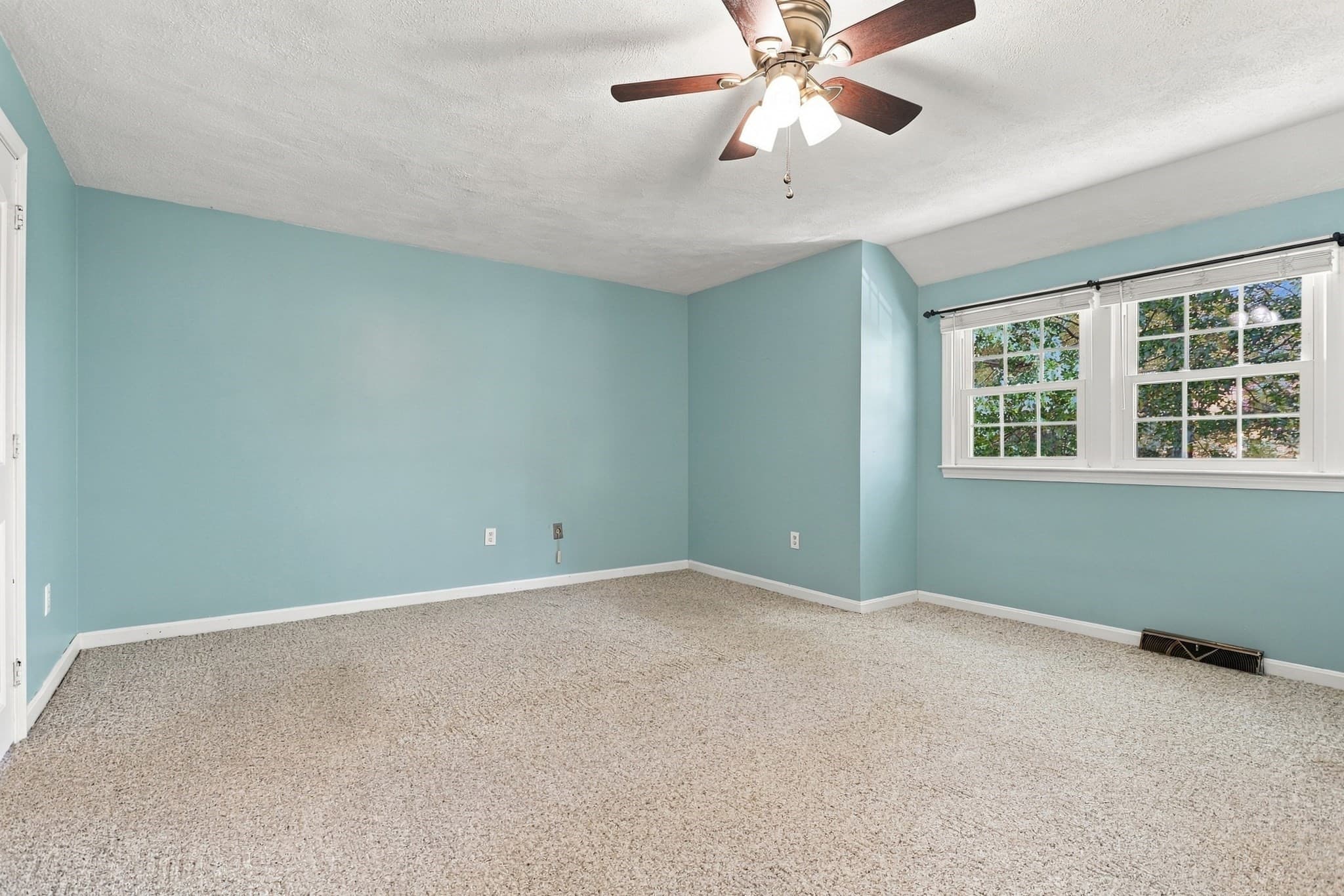 Condominium at 32 Frederick St # 6, Dracut MA 01826, photo 20 of 33
