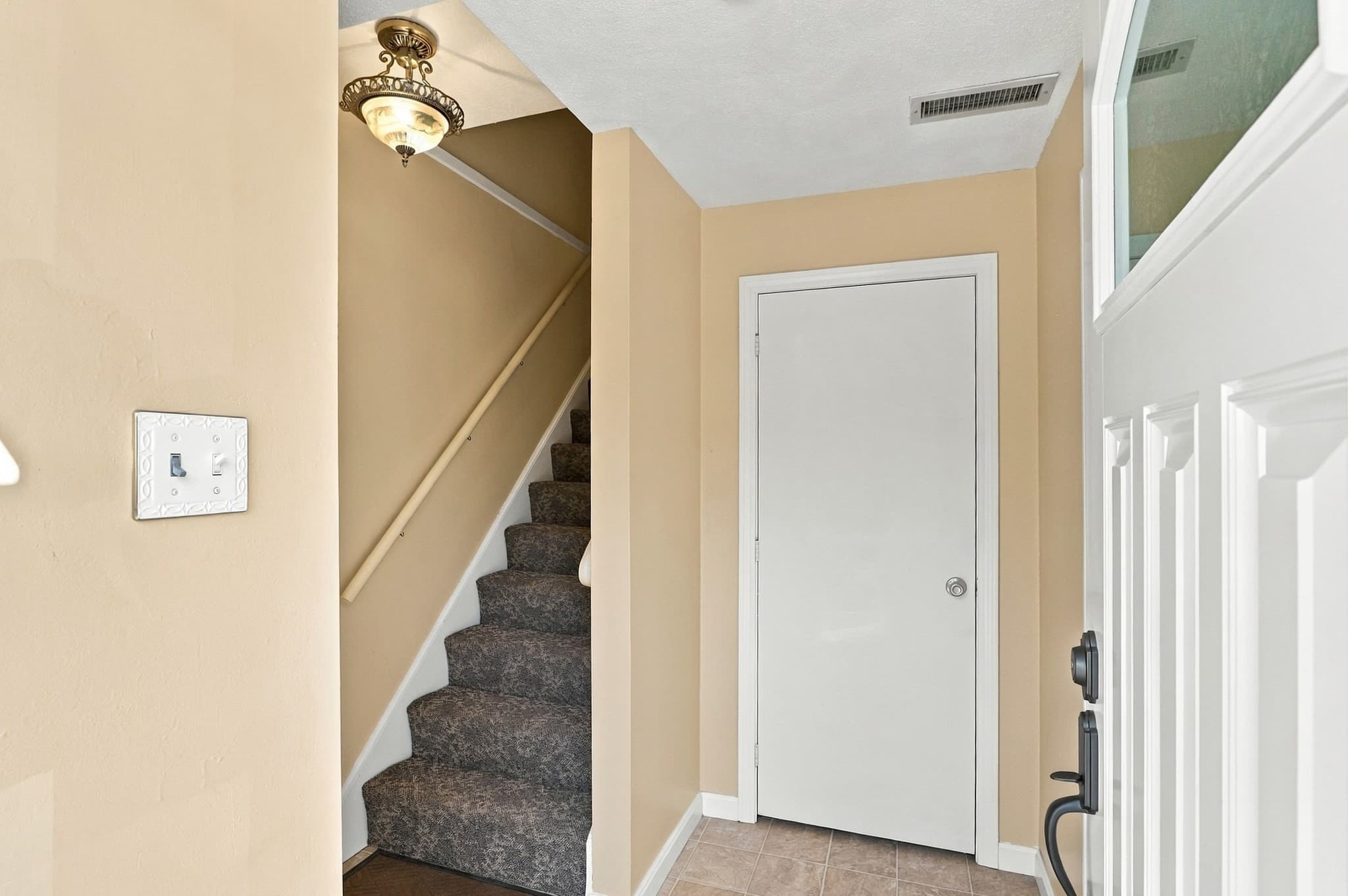 Condominium at 32 Frederick St # 6, Dracut MA 01826, photo 4 of 33