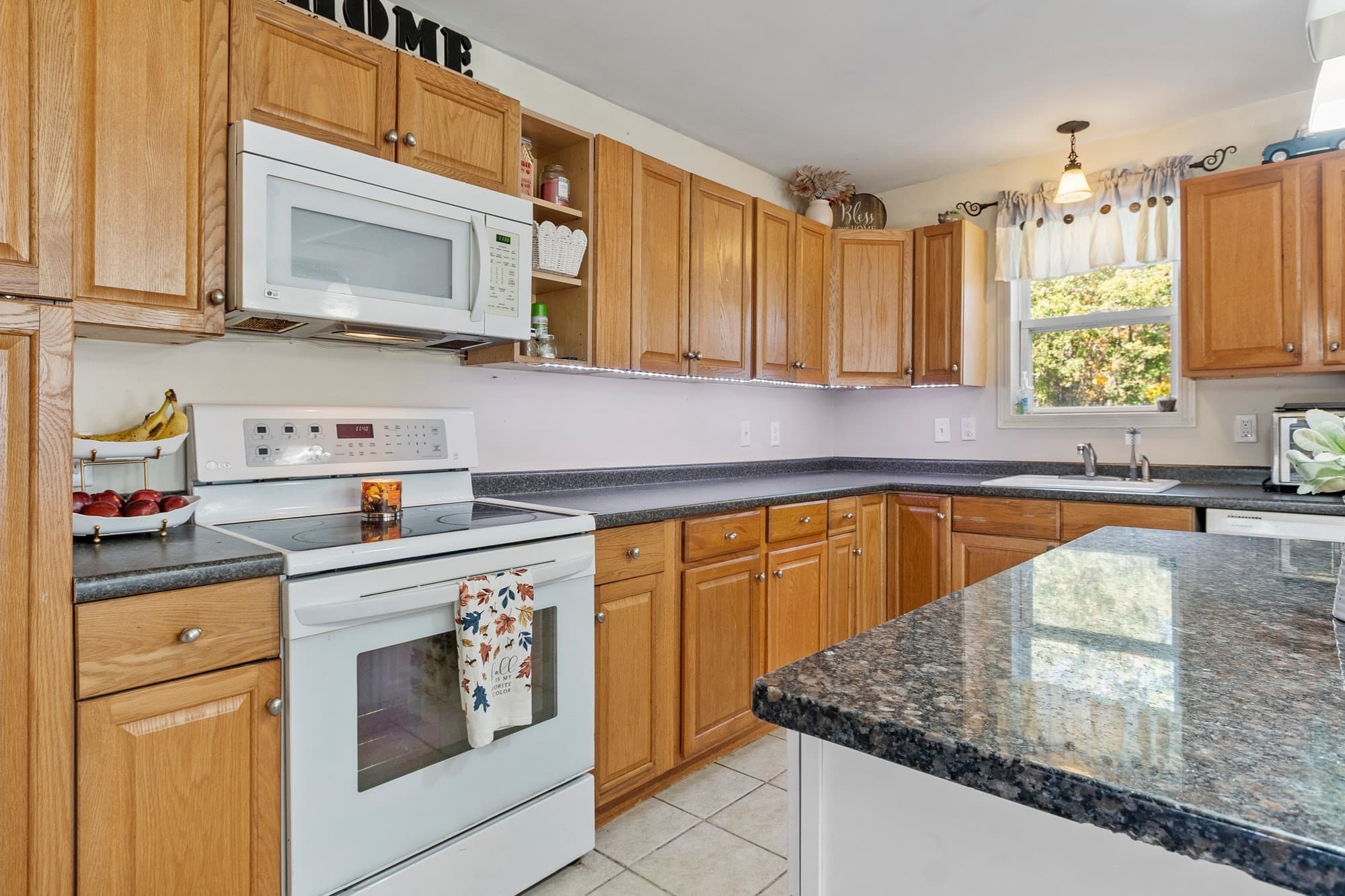Single Family Residence at 80 Lennon St, Gardner MA 01440, photo 13 of 41