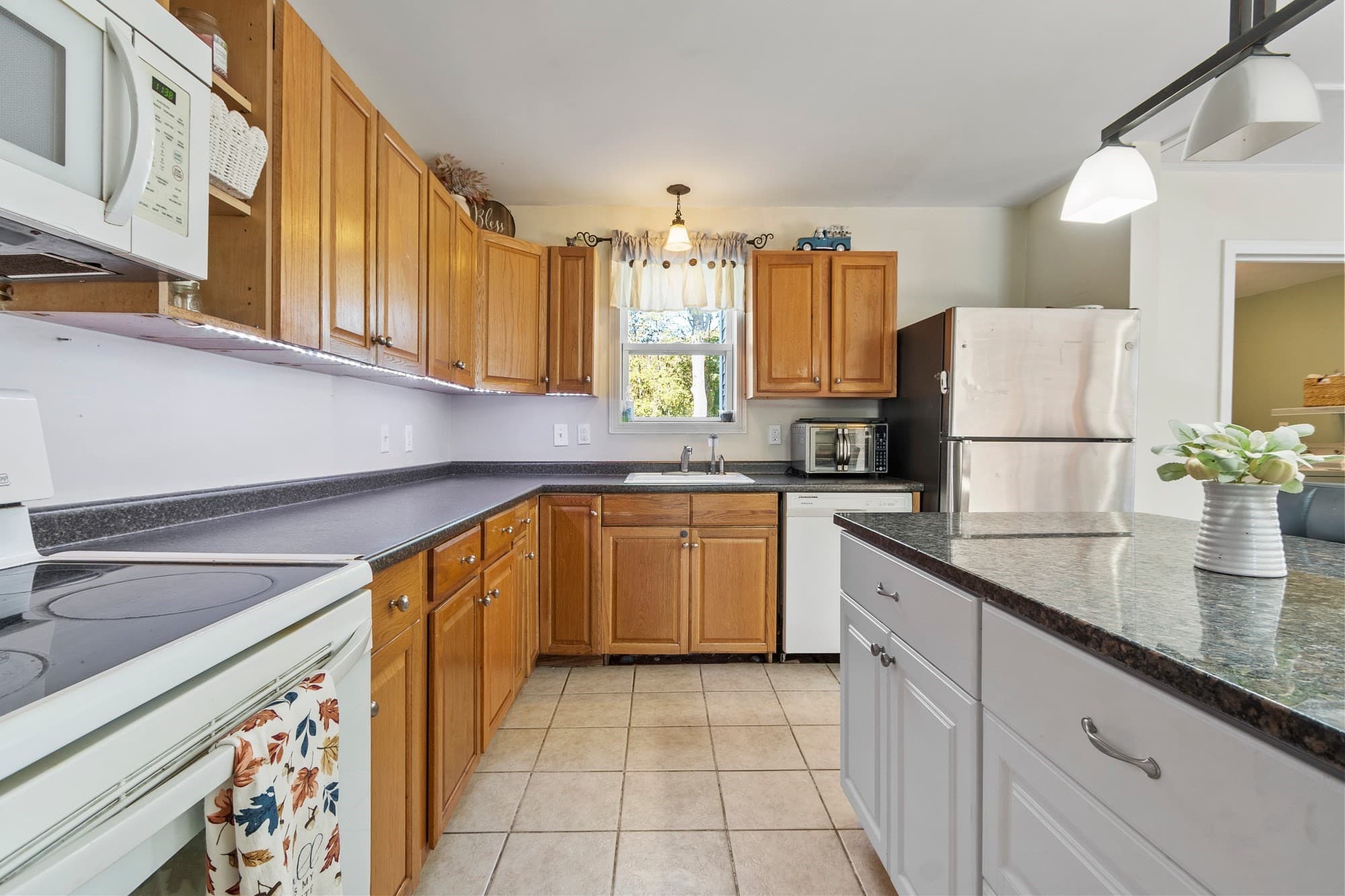 Single Family Residence at 80 Lennon St, Gardner MA 01440, photo 14 of 41