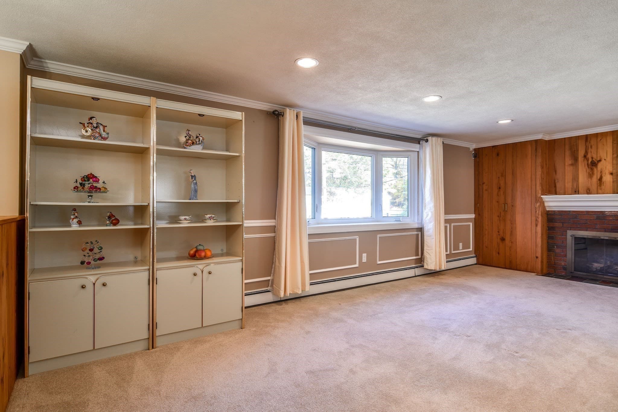 Single Family Residence at 35 Blackberry Lane, Framingham MA 01701, photo 6 of 41