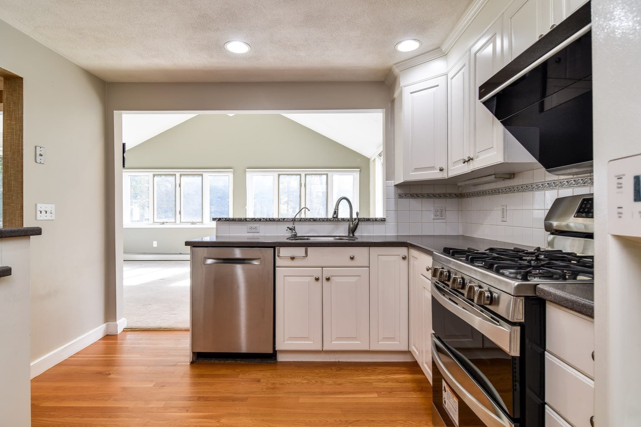 Single Family Residence at 35 Blackberry Lane, Framingham MA 01701, photo 12 of 41