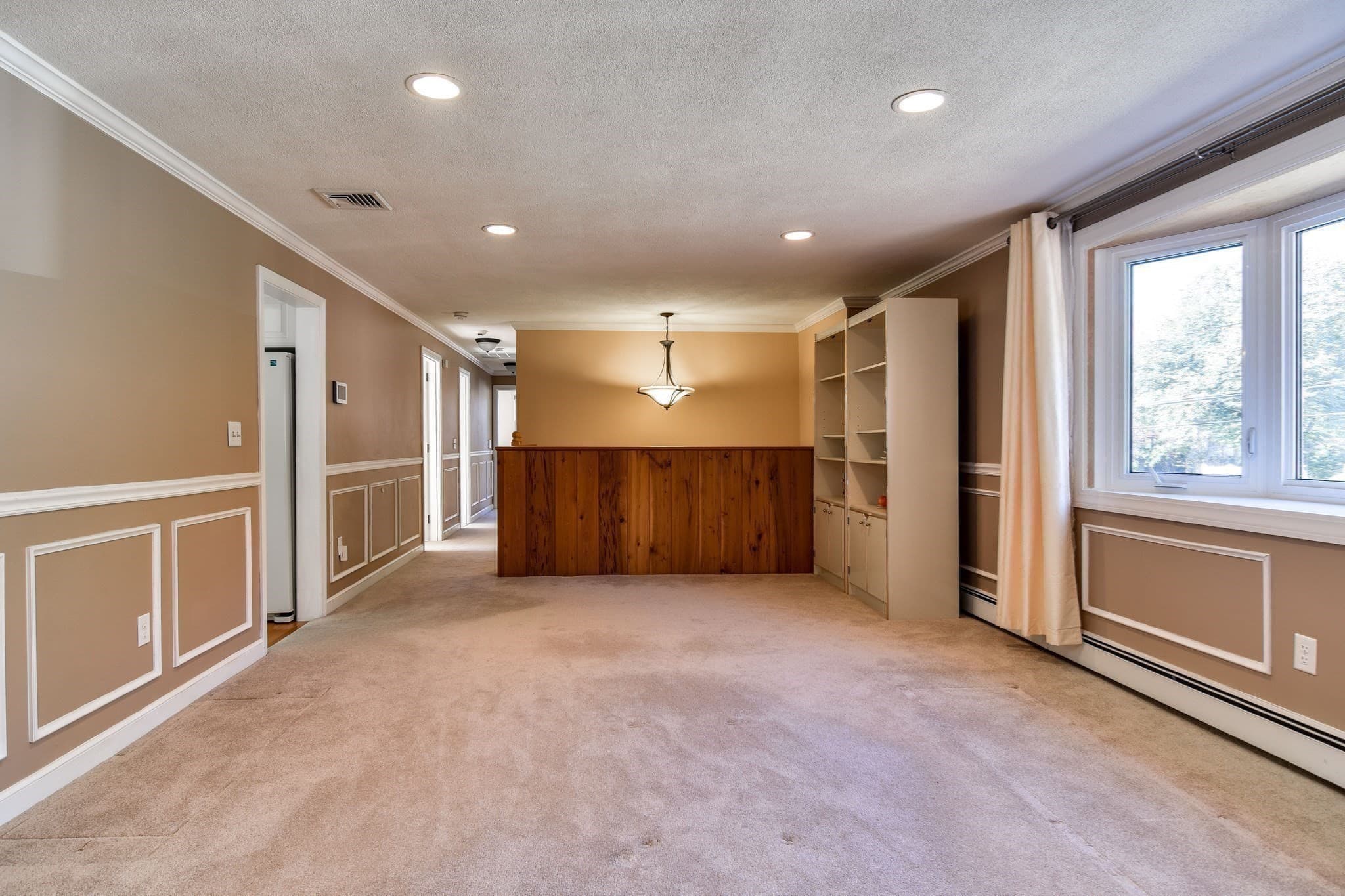 Single Family Residence at 35 Blackberry Lane, Framingham MA 01701, photo 7 of 41