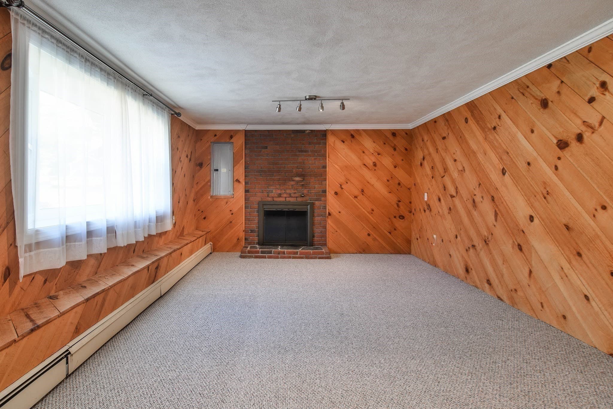 Single Family Residence at 35 Blackberry Lane, Framingham MA 01701, photo 30 of 41