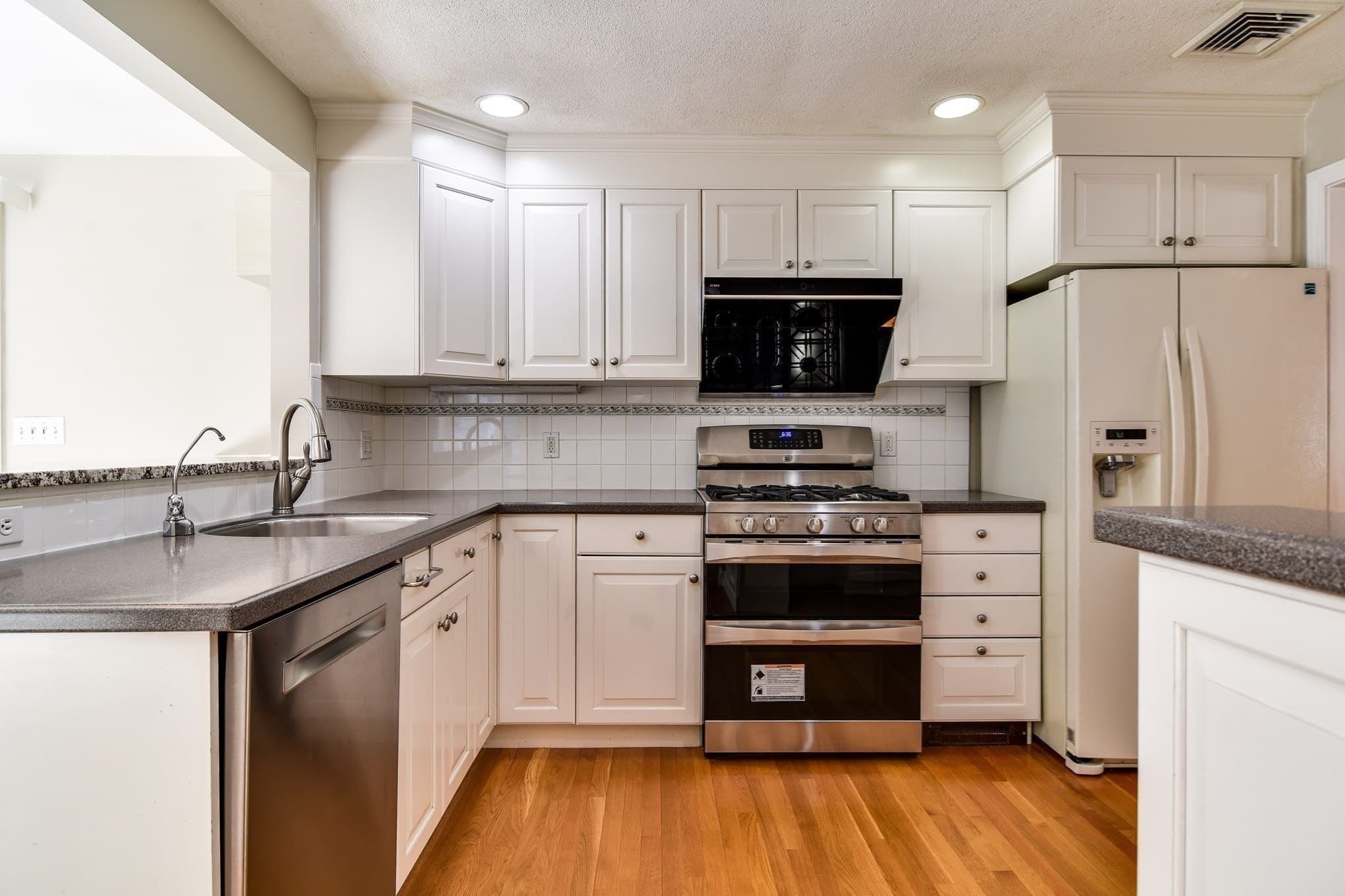 Single Family Residence at 35 Blackberry Lane, Framingham MA 01701, photo 11 of 41