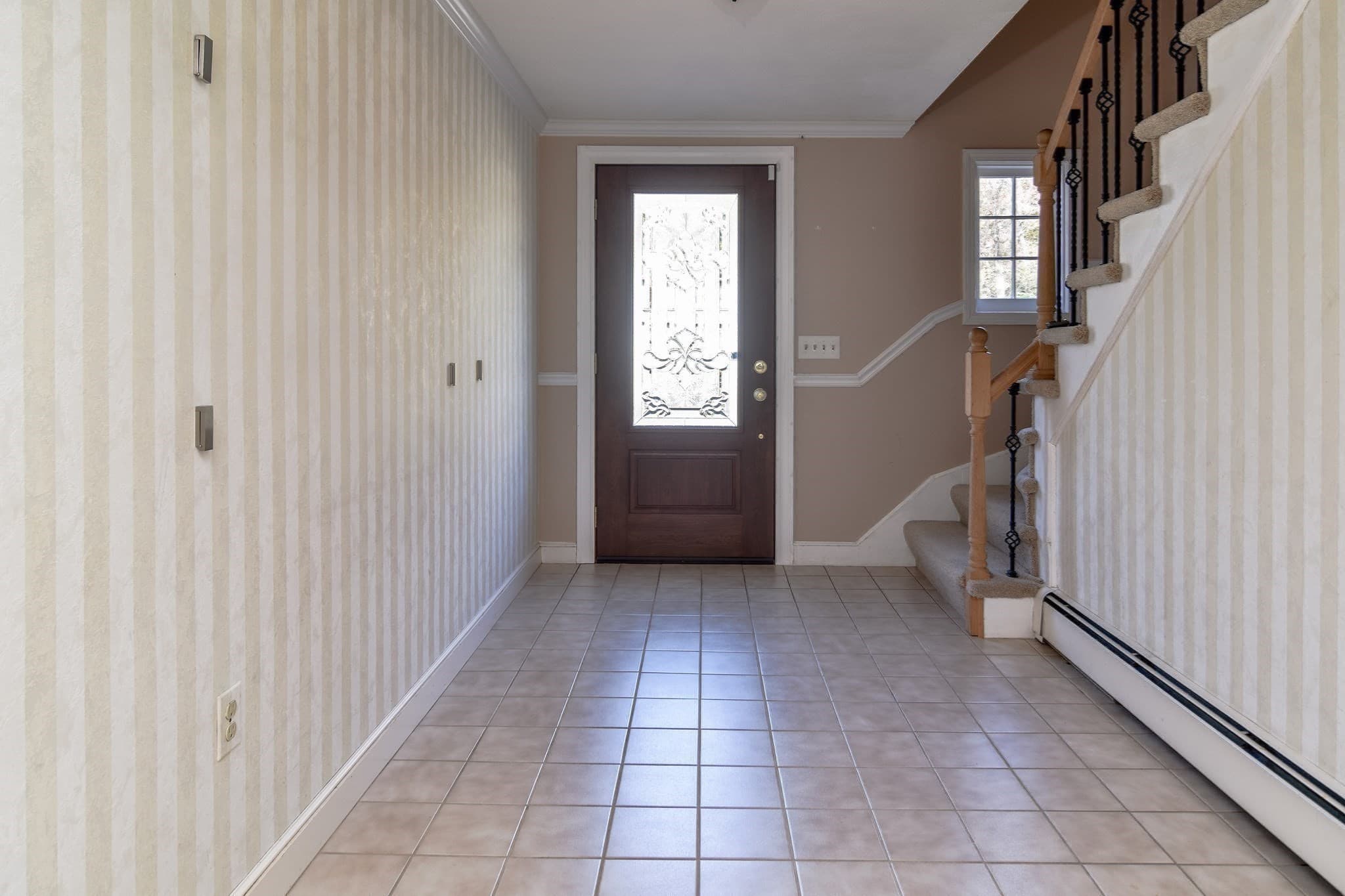 Single Family Residence at 35 Blackberry Lane, Framingham MA 01701, photo 4 of 41